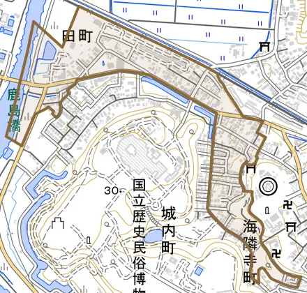 田町とその周辺の地図。町の範囲を重ねている