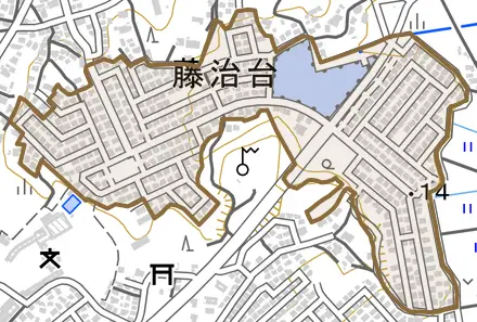 藤治台とその周辺の地図。町の範囲を重ねている