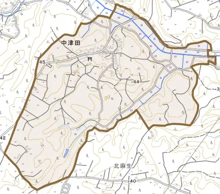 中津田とその周辺の地図。町の範囲を重ねている