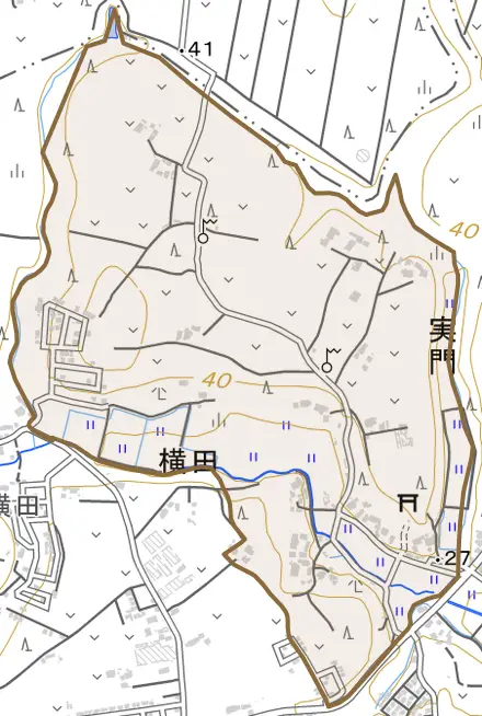 実門とその周辺の地図。町の範囲を重ねている