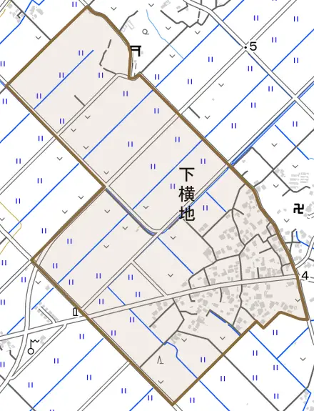 下横地とその周辺の地図。町の範囲を重ねている