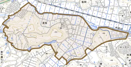 湯坂とその周辺の地図。町の範囲を重ねている