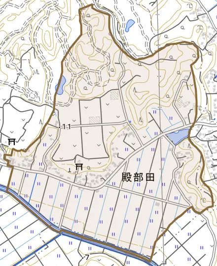 殿部田とその周辺の地図。町の範囲を重ねている