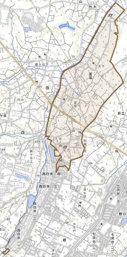 富塚とその周辺の地図。町の範囲を重ねている