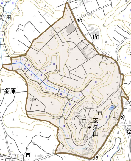 安久山とその周辺の地図。町の範囲を重ねている