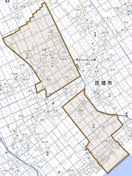 川辺とその周辺の地図。町の範囲を重ねている