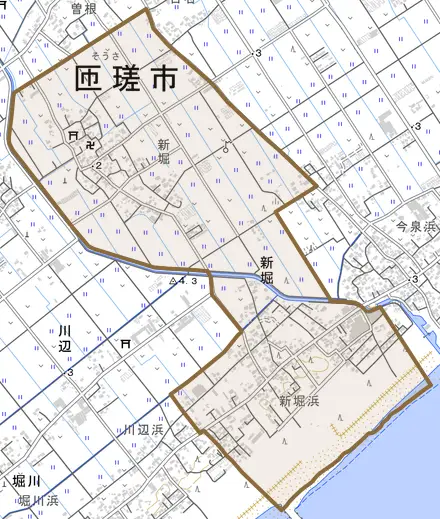 新堀とその周辺の地図。町の範囲を重ねている