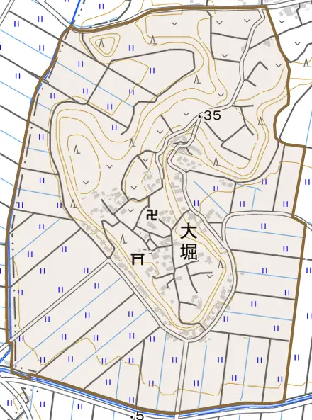 大堀とその周辺の地図。町の範囲を重ねている