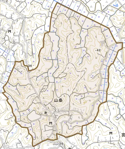 山桑とその周辺の地図。町の範囲を重ねている