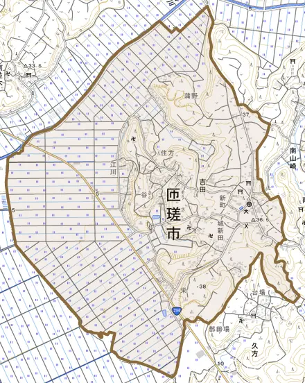 吉田とその周辺の地図。町の範囲を重ねている