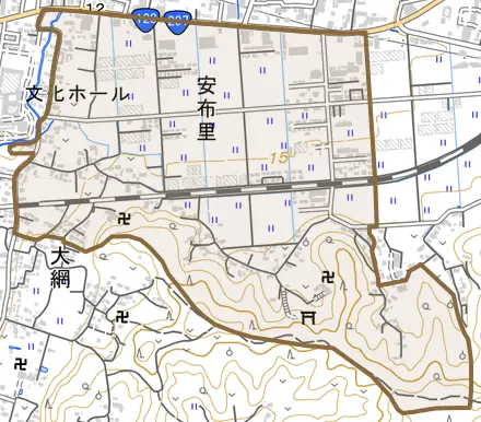 安布里とその周辺の地図。町の範囲を重ねている