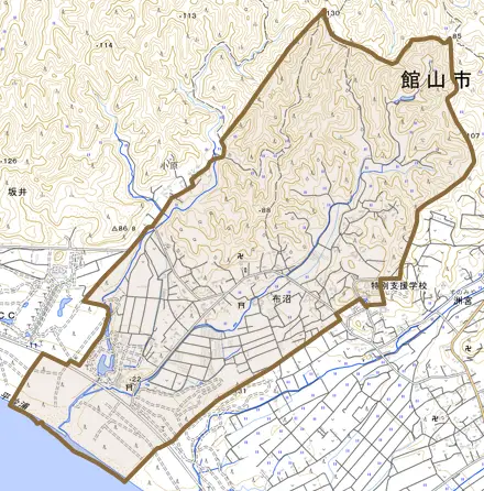 布沼とその周辺の地図。町の範囲を重ねている