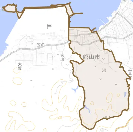 沼とその周辺の地図。町の範囲を重ねている