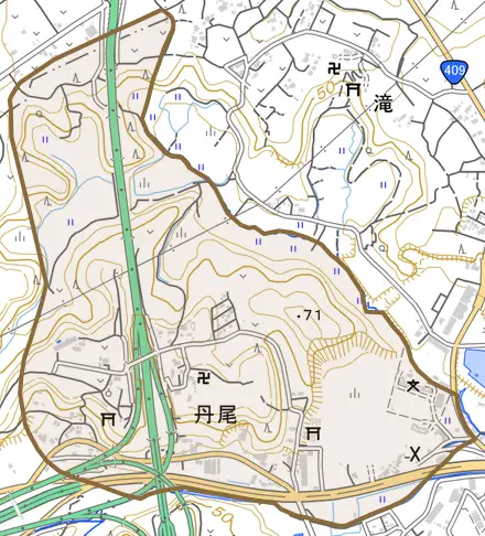 丹尾とその周辺の地図。町の範囲を重ねている