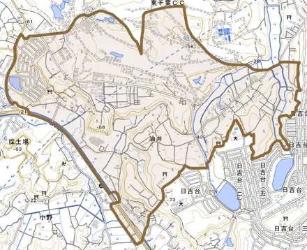 油井とその周辺の地図。町の範囲を重ねている