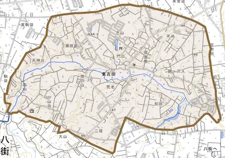東吉田とその周辺の地図。町の範囲を重ねている
