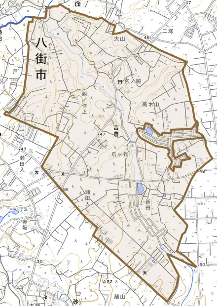 吉倉とその周辺の地図。町の範囲を重ねている