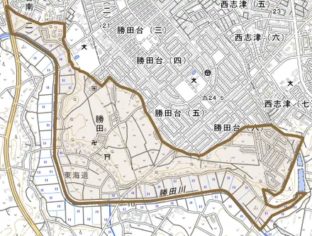 勝田とその周辺の地図。町の範囲を重ねている