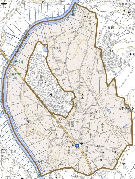 米本とその周辺の地図。町の範囲を重ねている