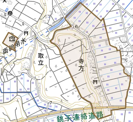 寺方とその周辺の地図。町の範囲を重ねている