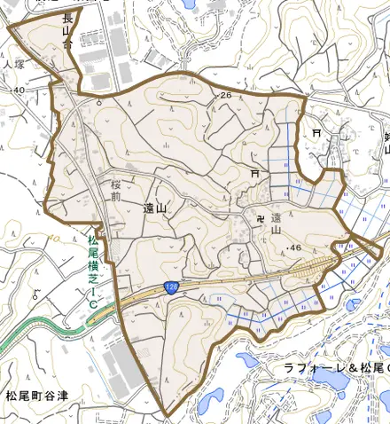 遠山とその周辺の地図。町の範囲を重ねている