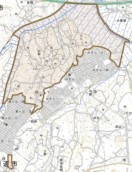 山梨とその周辺の地図。町の範囲を重ねている