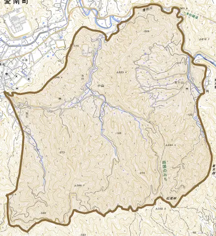 小山とその周辺の地図。町の範囲を重ねている