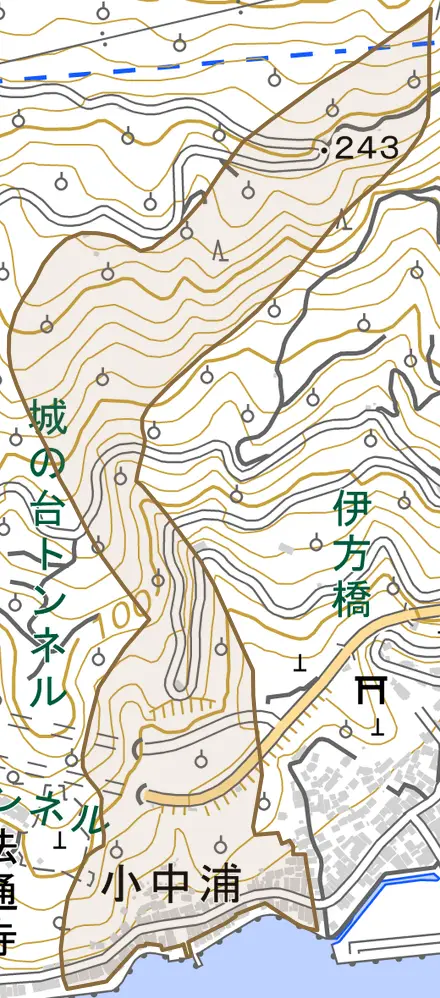 小中浦とその周辺の地図。町の範囲を重ねている