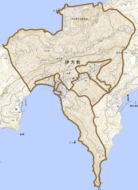 九町とその周辺の地図。町の範囲を重ねている