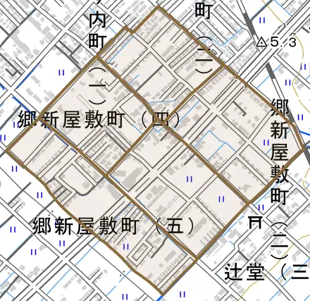 郷新屋敷町とその周辺の地図。町の範囲を重ねている