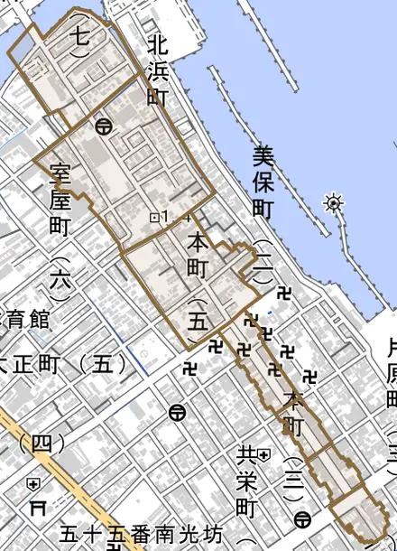 本町とその周辺の地図。町の範囲を重ねている