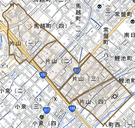 片山とその周辺の地図。町の範囲を重ねている