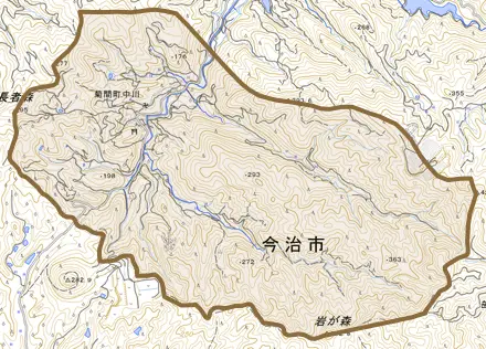 菊間町中川とその周辺の地図。町の範囲を重ねている