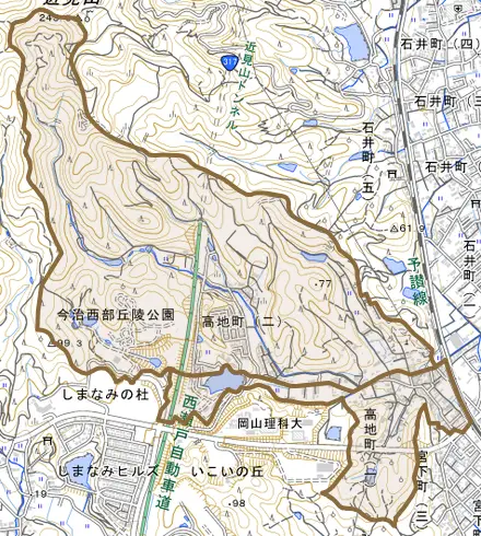 高地町とその周辺の地図。町の範囲を重ねている