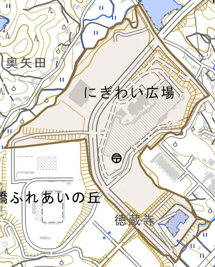 にぎわい広場とその周辺の地図。町の範囲を重ねている