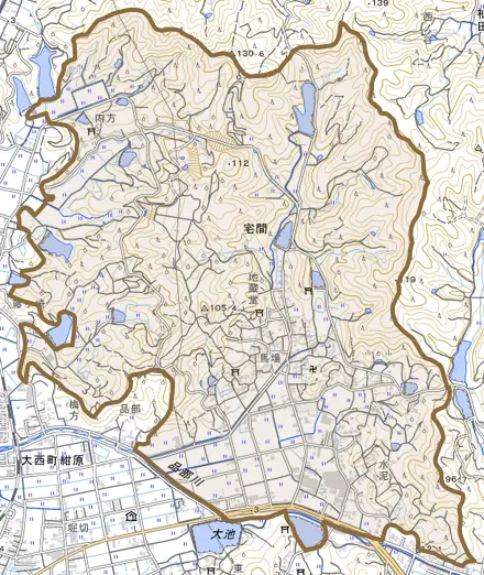 宅間とその周辺の地図。町の範囲を重ねている
