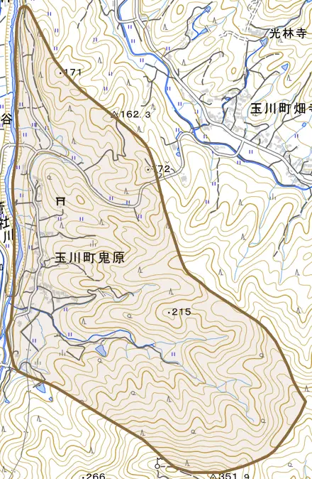 玉川町鬼原とその周辺の地図。町の範囲を重ねている