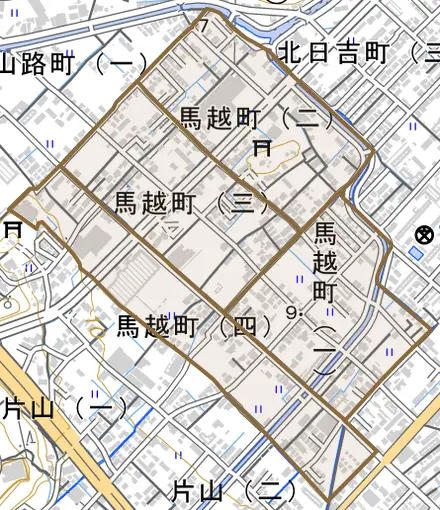 馬越町とその周辺の地図。町の範囲を重ねている