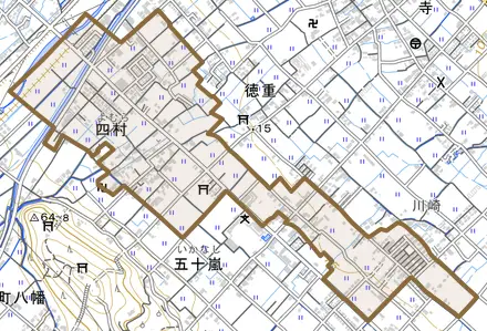 四村とその周辺の地図。町の範囲を重ねている