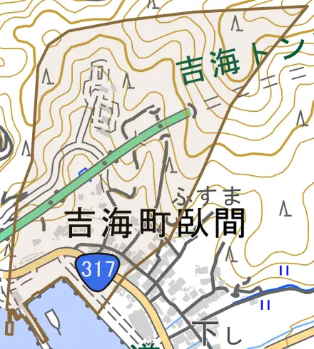 吉海町臥間とその周辺の地図。町の範囲を重ねている