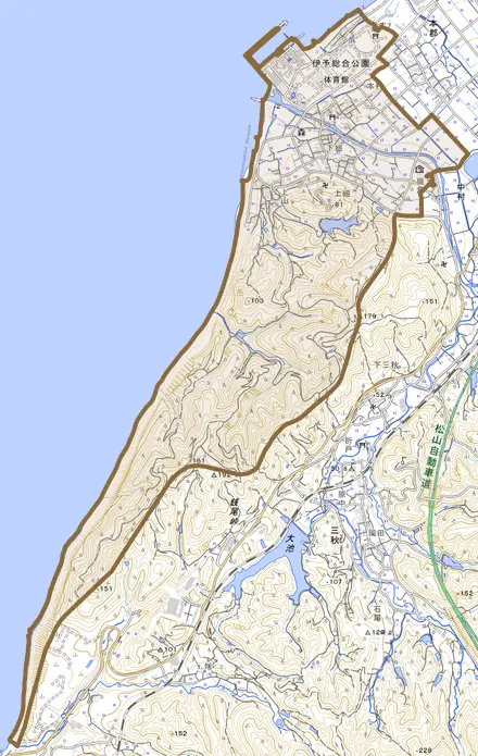 森とその周辺の地図。町の範囲を重ねている