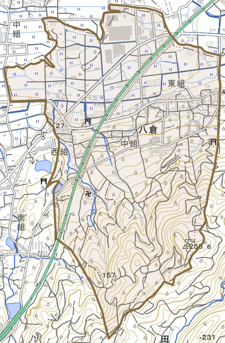 八倉とその周辺の地図。町の範囲を重ねている