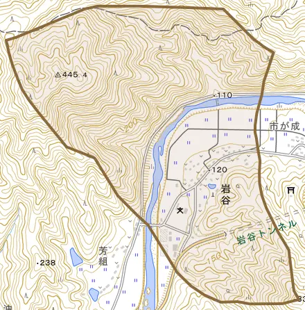 大字岩谷とその周辺の地図。町の範囲を重ねている