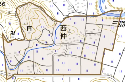 大字西仲とその周辺の地図。町の範囲を重ねている