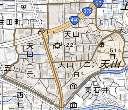 天山町とその周辺の地図。町の範囲を重ねている