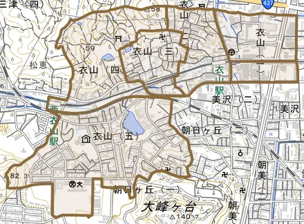 衣山とその周辺の地図。町の範囲を重ねている