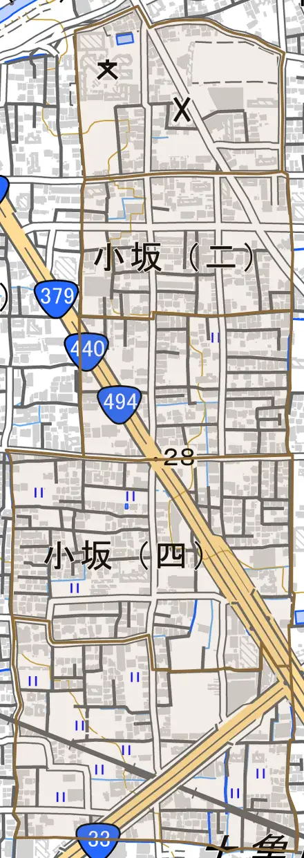 小坂とその周辺の地図。町の範囲を重ねている