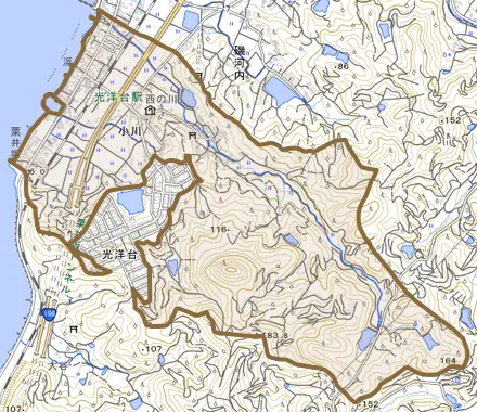 小川とその周辺の地図。町の範囲を重ねている