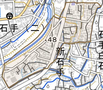 新石手とその周辺の地図。町の範囲を重ねている