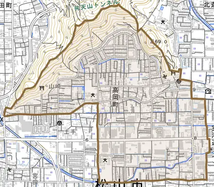 高岡町とその周辺の地図。町の範囲を重ねている